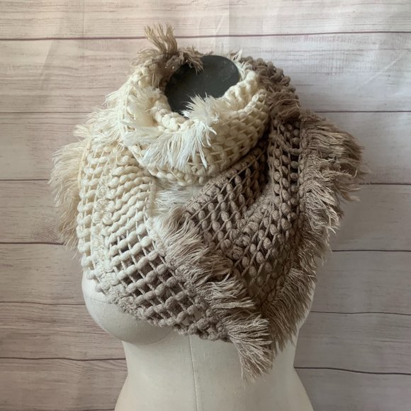 Steve Madden Ombre Infinity Scarf Fringe Edges One Size Soft Crochet Acrylic - Picture 1 of 14